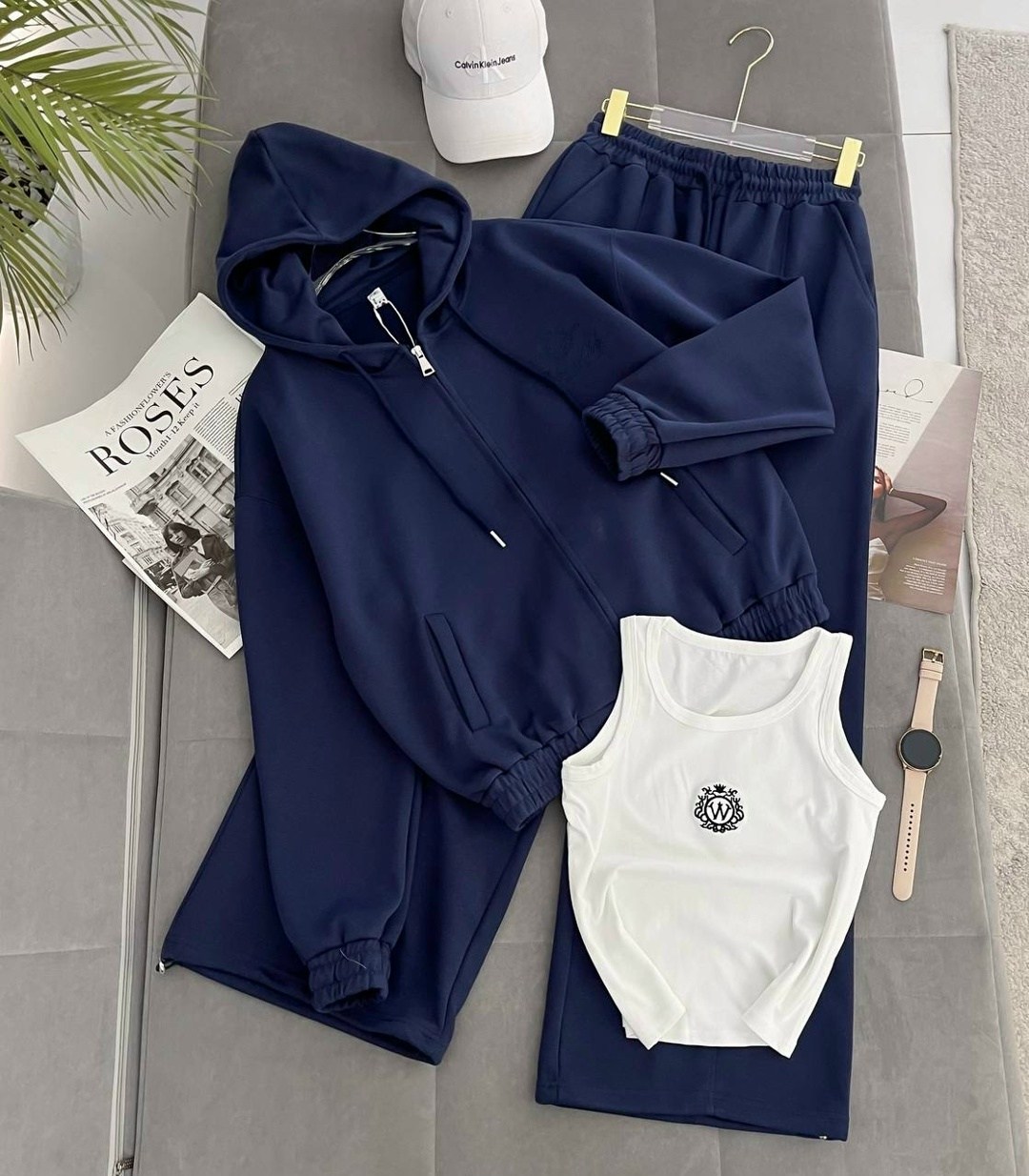 стильный спортивный костюм двойка miu miu,женский красный костюм miu miu,костюм спортивный женский,костюм женский,костюм на флисе