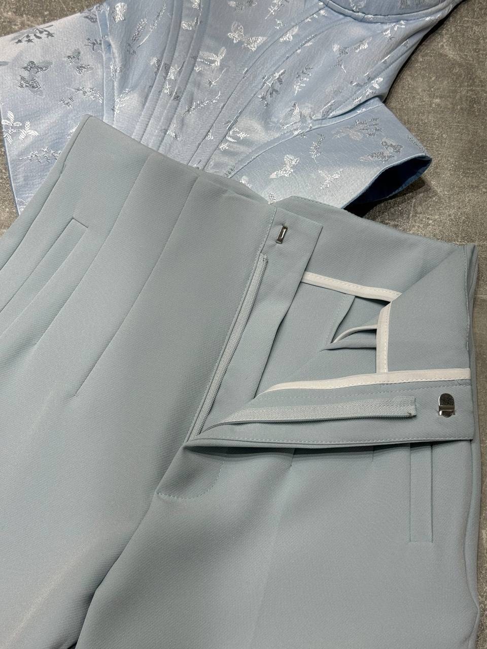 мода стиль,серые брюки,брюки женские,брюки женские классически