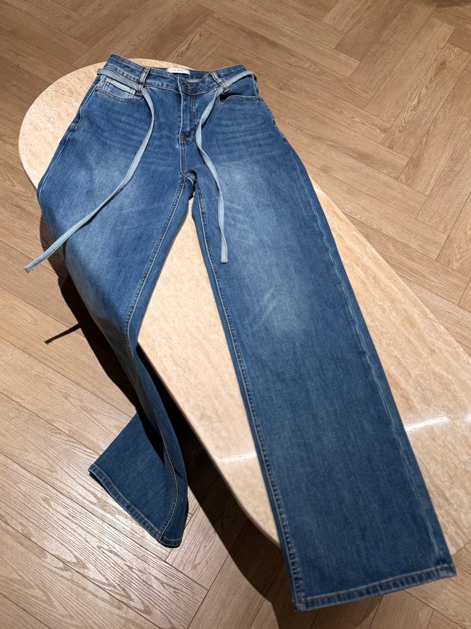 джинсы модные,стильные джинсы,джинсы женские,джинсы брюки,джинсах