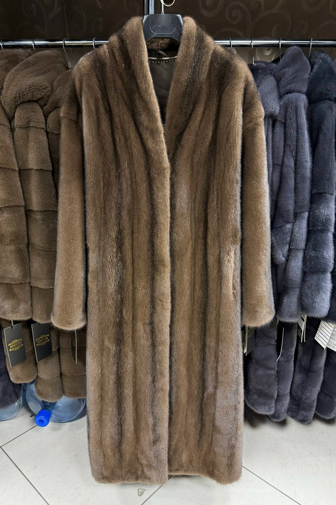 норковая шуба nafa натурального коричневого цвета,норковая шуба,шуба норка,шуба норковая длинная lorafur,норковая шуба халат