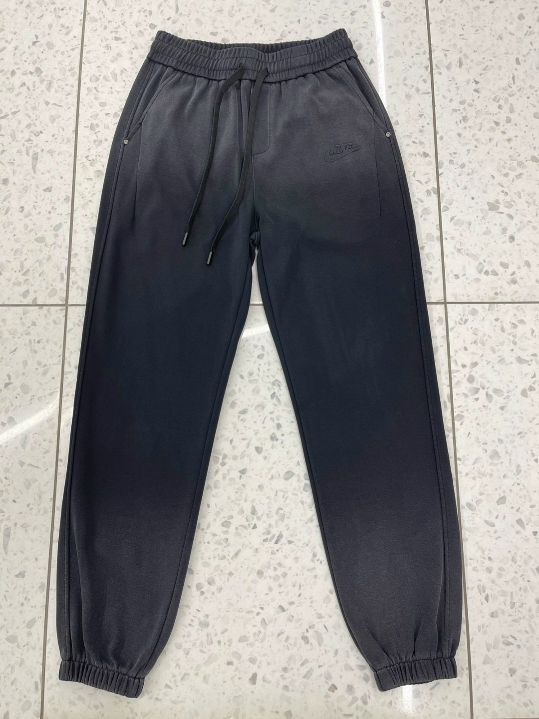 мужские спортивные брюки,серый свитшот,мужская мода,мужские свитшоты,брюки спортивные