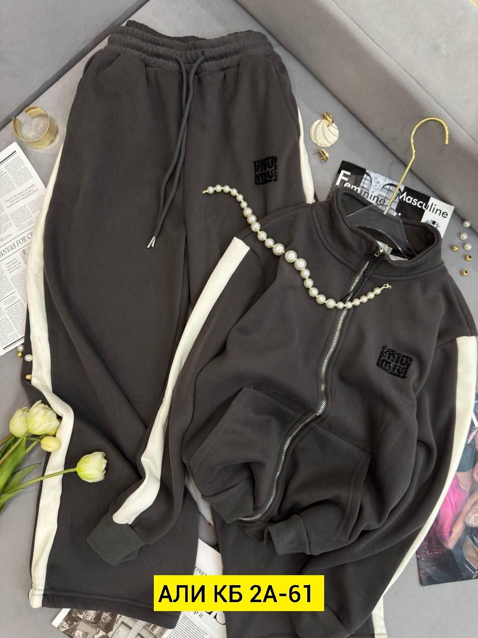 спортивный костюм из премиальной ткани,женский спортивный костюм из премиальной ткани,женский спортивный костюм,спортивный костюм,спортивные костюмы на флисе