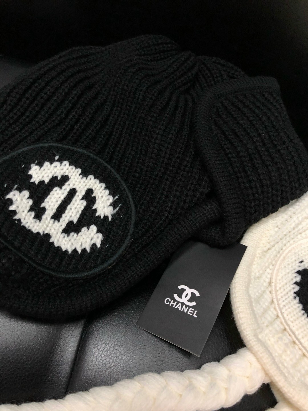 шапка chanel,вязаная шапка,брендовые шапки,шапка шанель,шапка