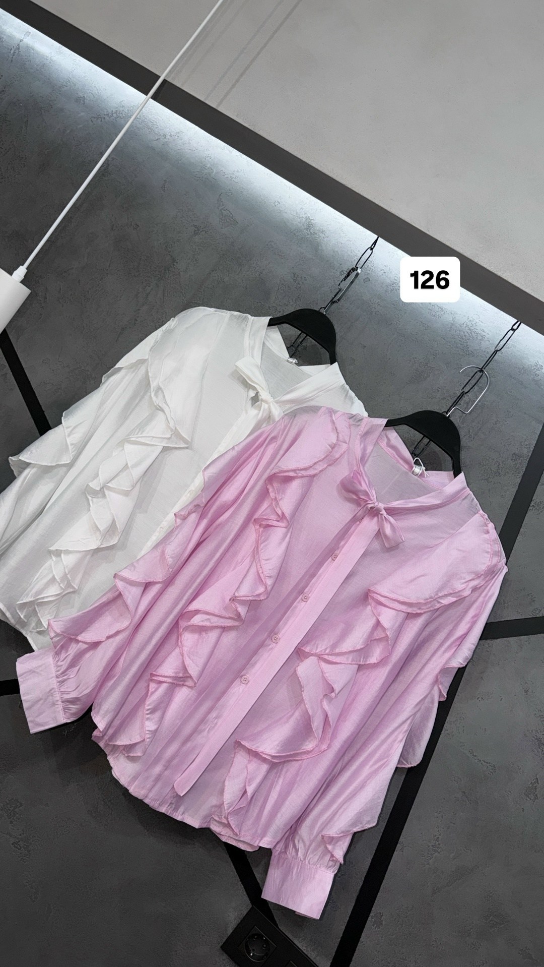 блузка с оборками,блузка стильная,блузка хаки с воланом,блуза повседневная,блузка с рюшами