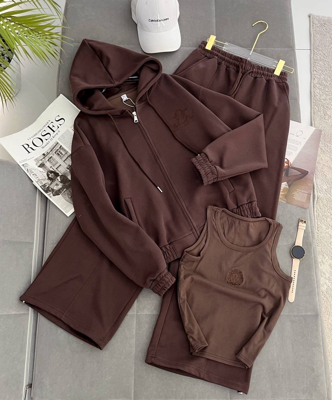 стильный спортивный костюм двойка miu miu,женский красный костюм miu miu,костюм спортивный женский,костюм женский,костюм на флисе