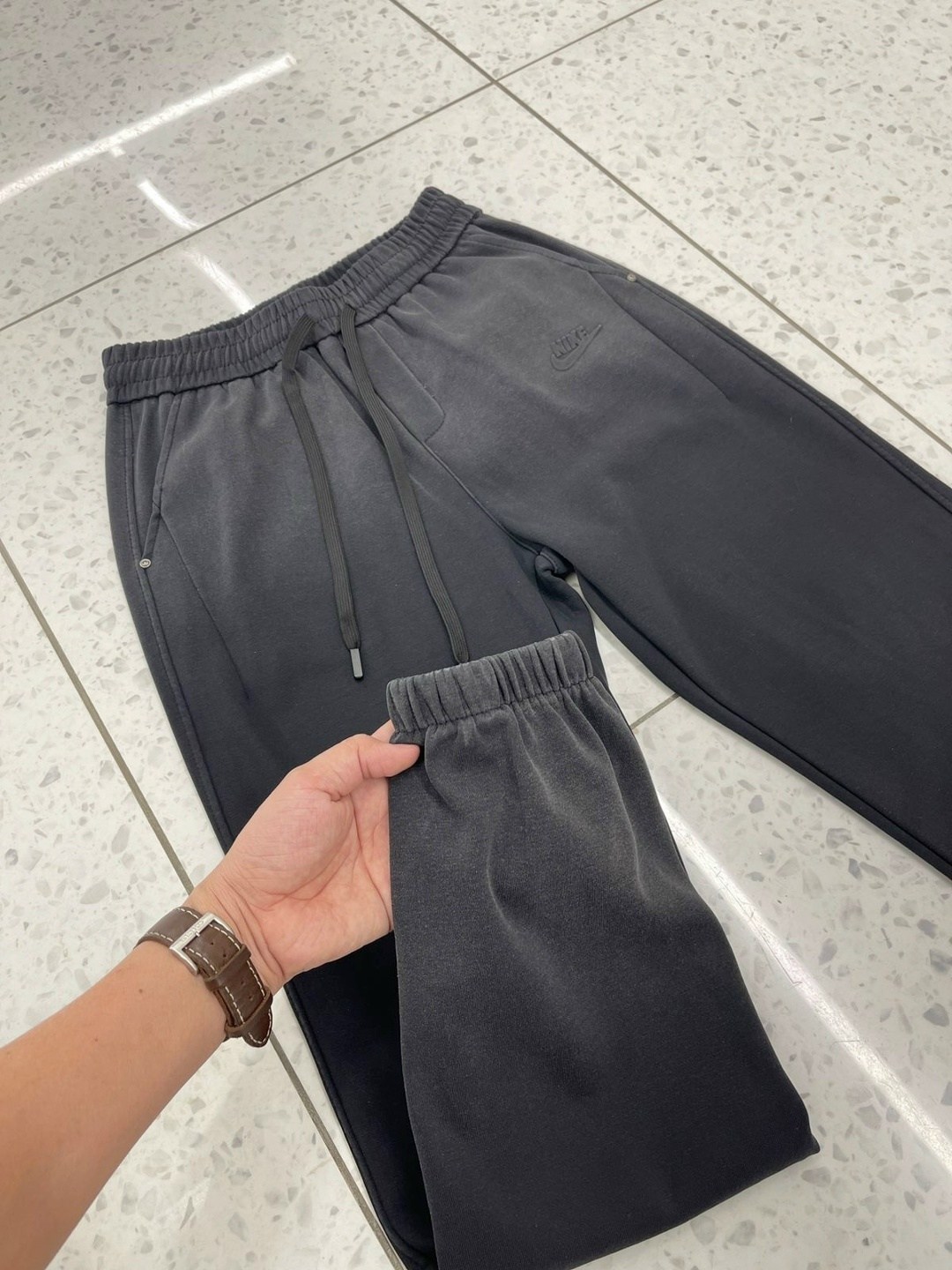 мужские спортивные брюки,серый свитшот,мужская мода,мужские свитшоты,брюки спортивные