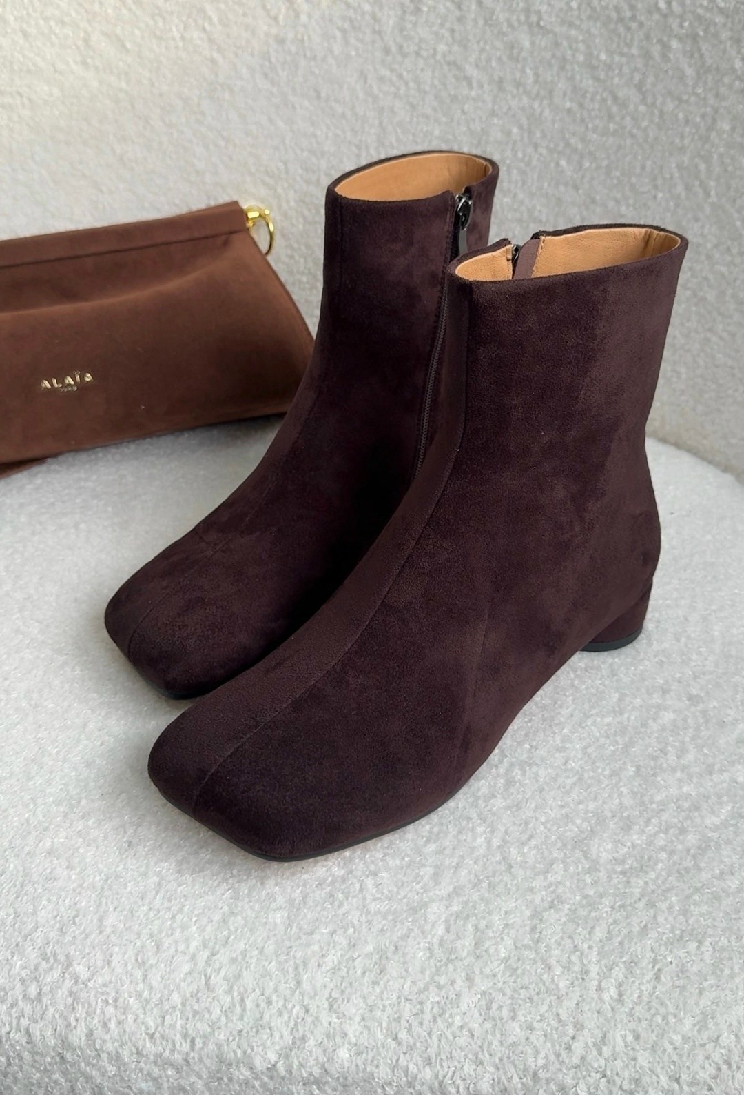 женские ботильоны,,ботильоны с квадратным носком,женские ботильоны из натуральной замши на низком квадратном каблуке,замшевые ботильоны