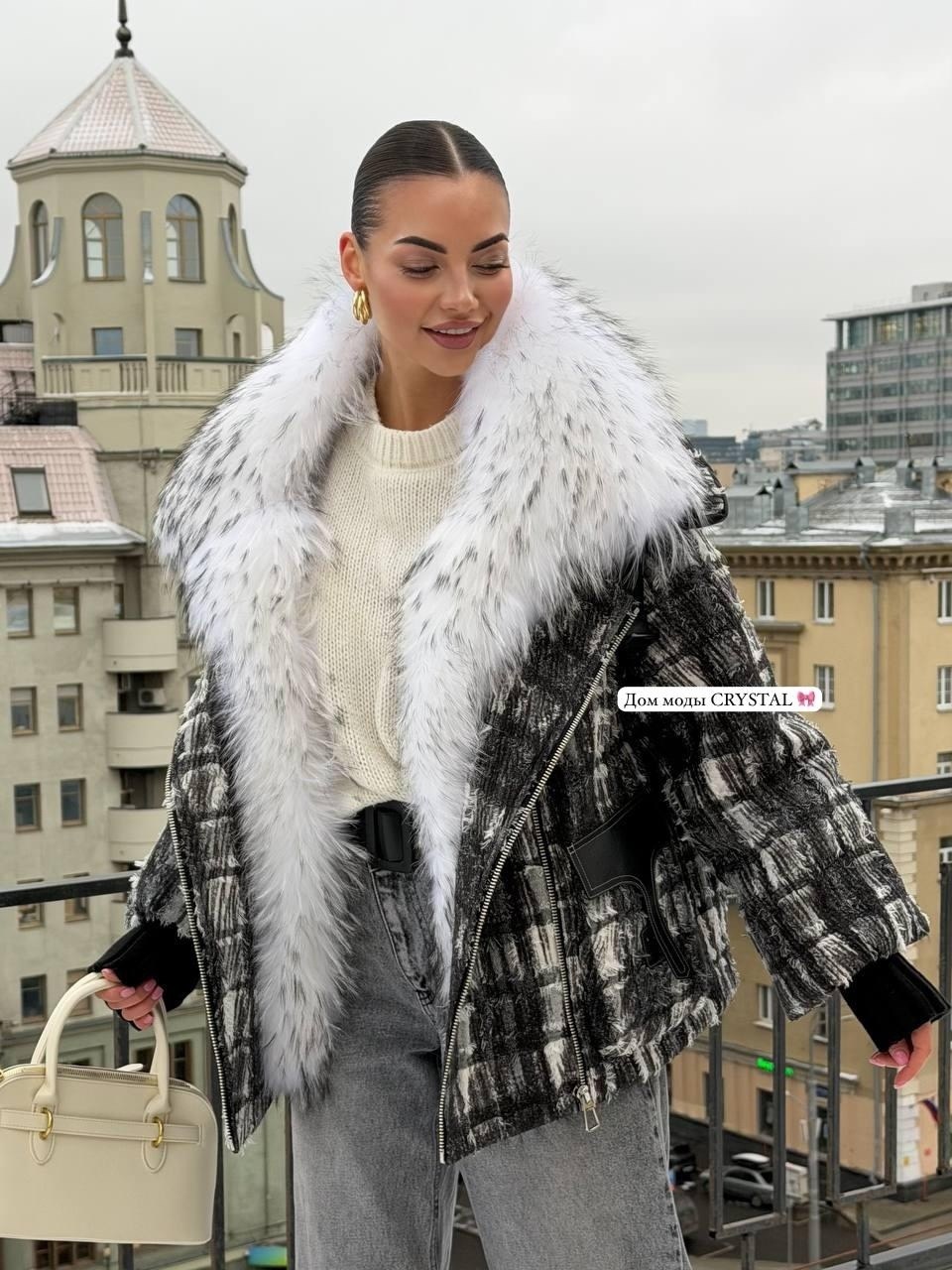 пуховики с мехом,модная женская куртка,джинсовая куртка с мехом песца yana kraft brand,пуховики с натуральным мехом,короткая куртка