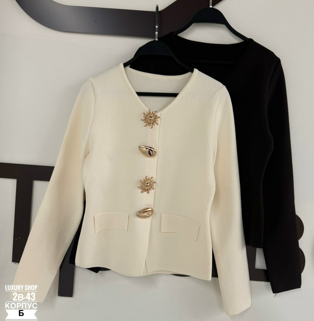 женский кардиган с большими золотыми пуговицами,кардиган на пуговицах,кофта женская,женский кардиган,модные свитера
