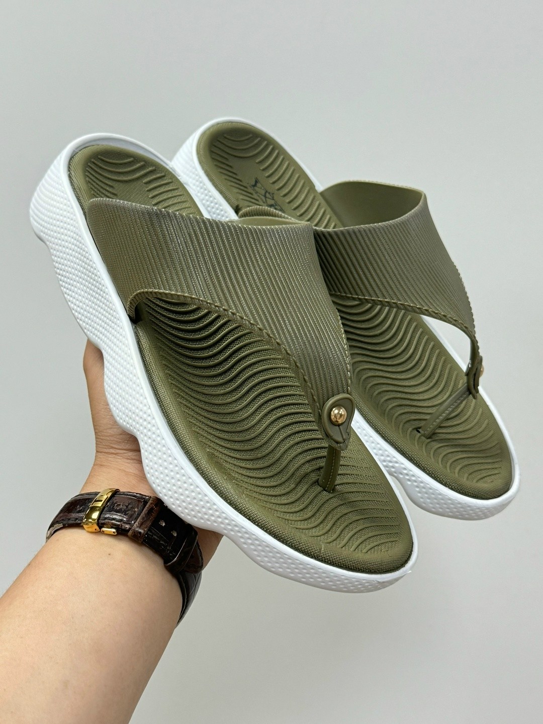 ,женские шлепанцы,шлепанцы crocs literide,шлепки crocs literide,flip flop sandals