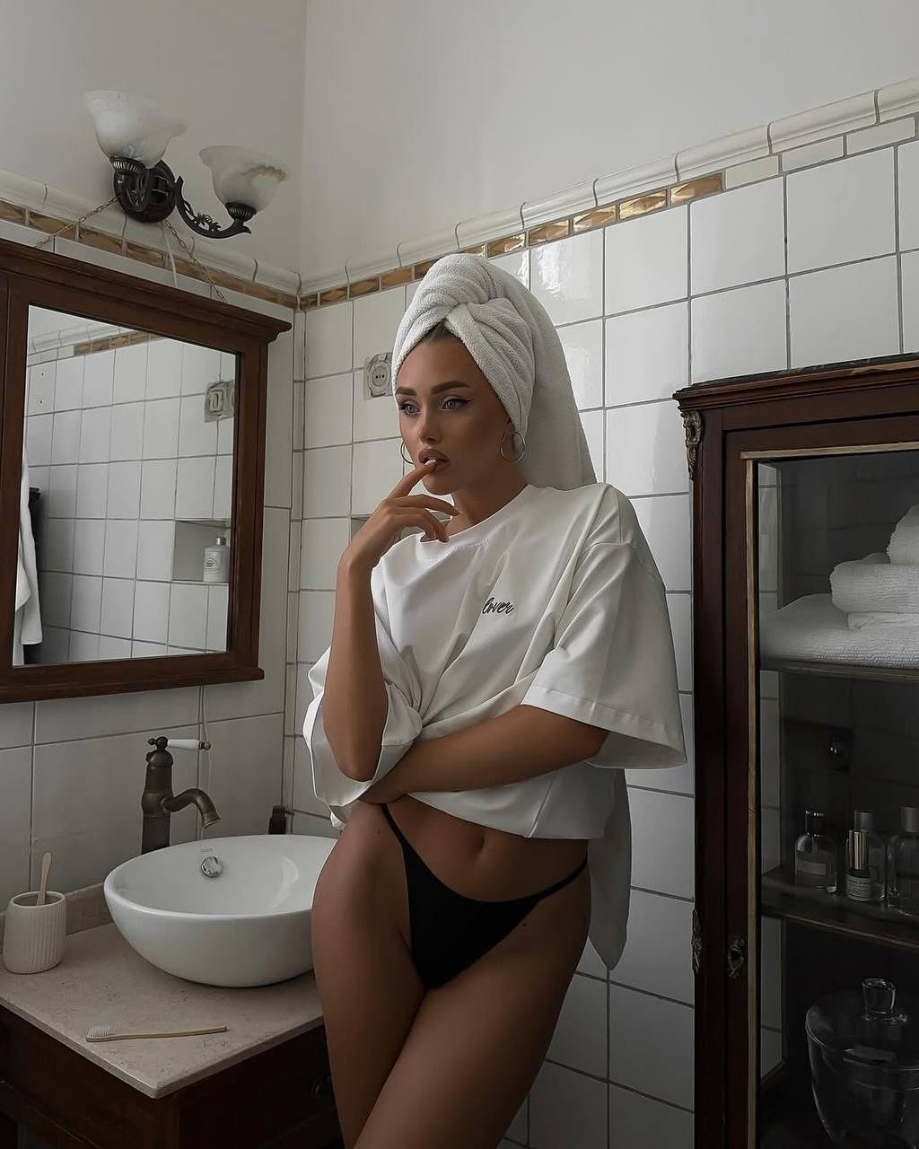 девушка с полотенцем на голове,женщина с полотенцем на голове,девушка в полотенце,девушка в халате и полотенце на голове,фотосессии идеи