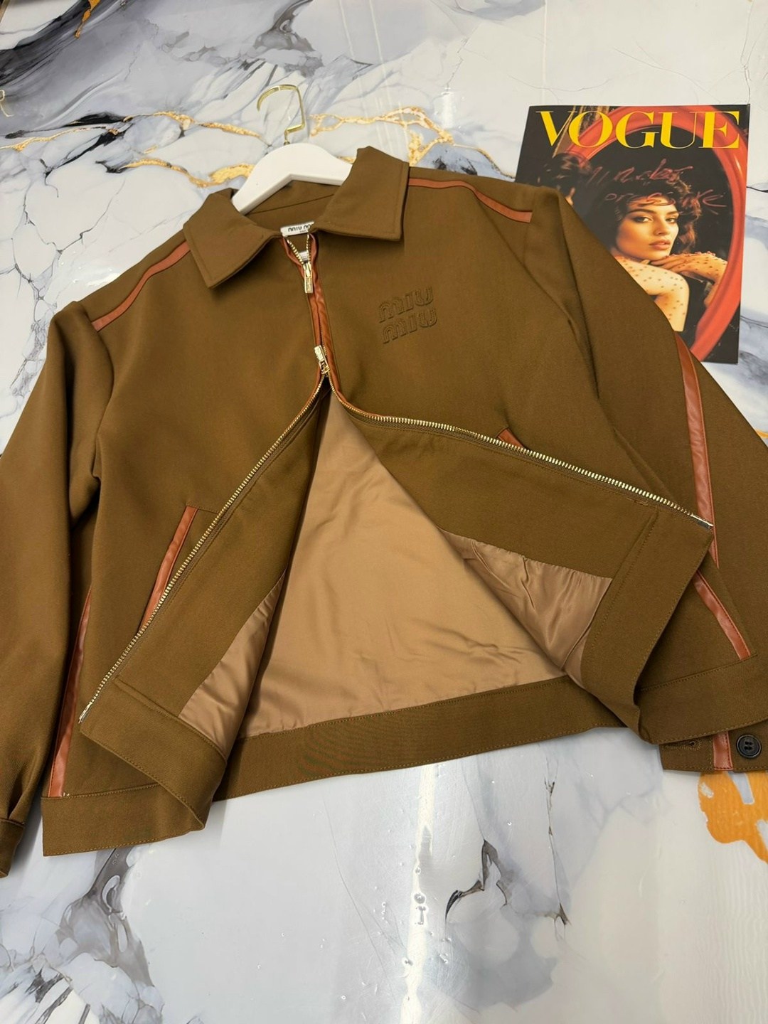 куртка burberry,куртка бомбер,куртка,коричневая куртка,короткая куртка