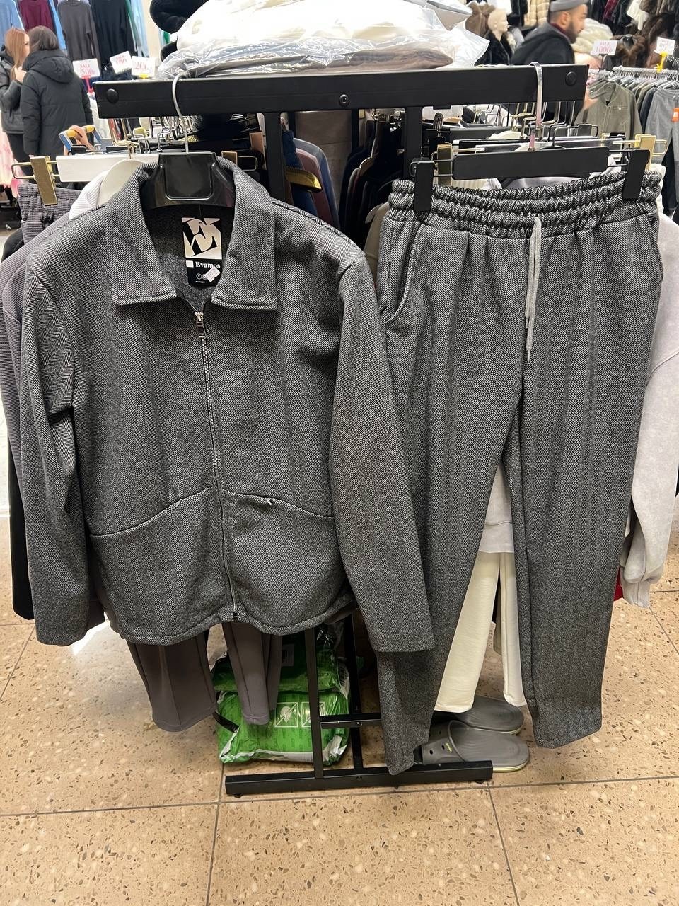 костюм серый мужской,мужской повседневный костюм,повседневный костюм,стильные костюмы,мужской спортивный костюм