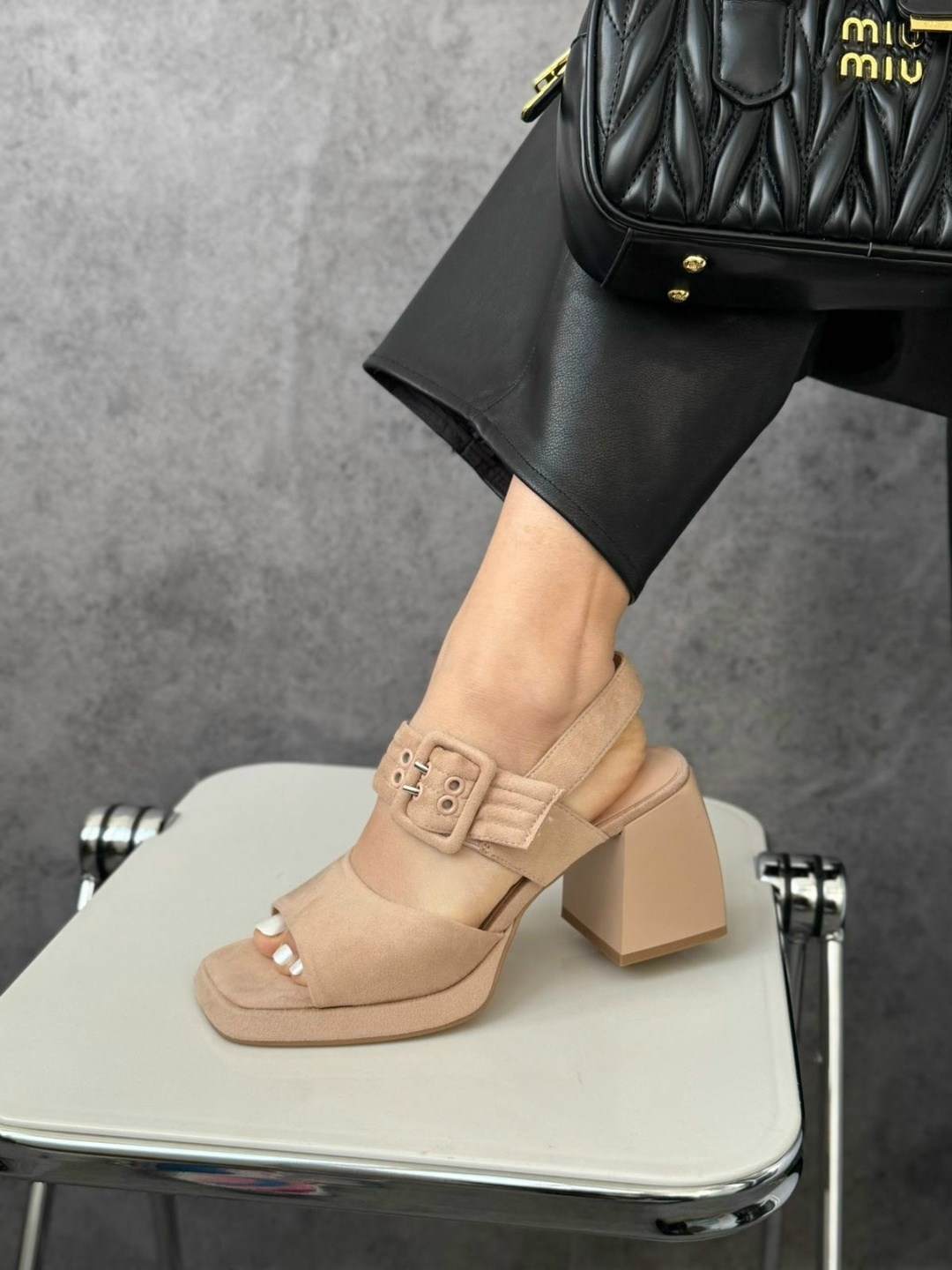 босоножки,босоножки женские,замшевые босоножки,бежевые босоножки,босоножки на каблуках