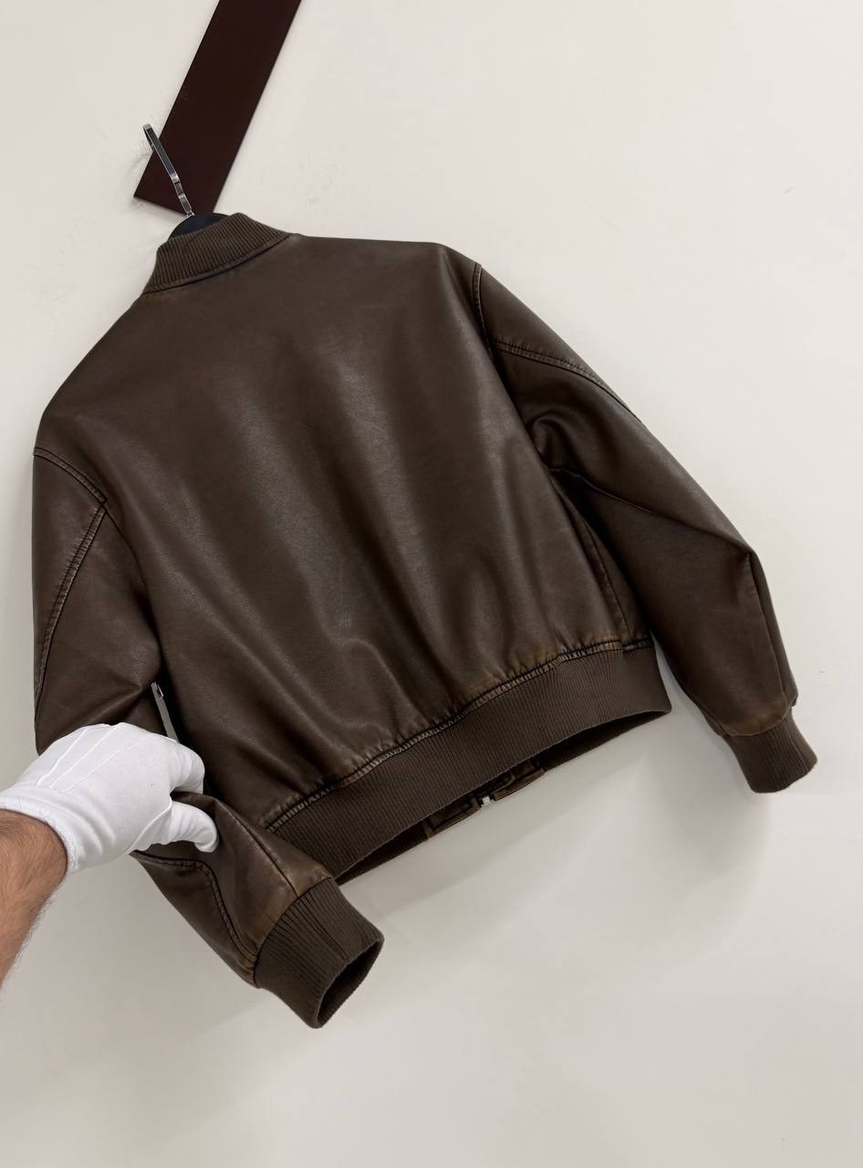 кожаная куртка,куртка бомбер,куртка кожаная бомбер,кожаный бомбер,короткая куртка из искусственной кожи