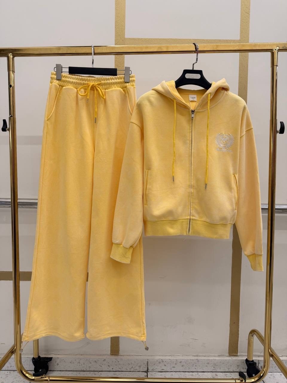 женский спортивный костюм из премиальной варенки,cпортивный костюм велюровый,велюровые костюмы,костюм женский спортивный,женский велюровый костюм