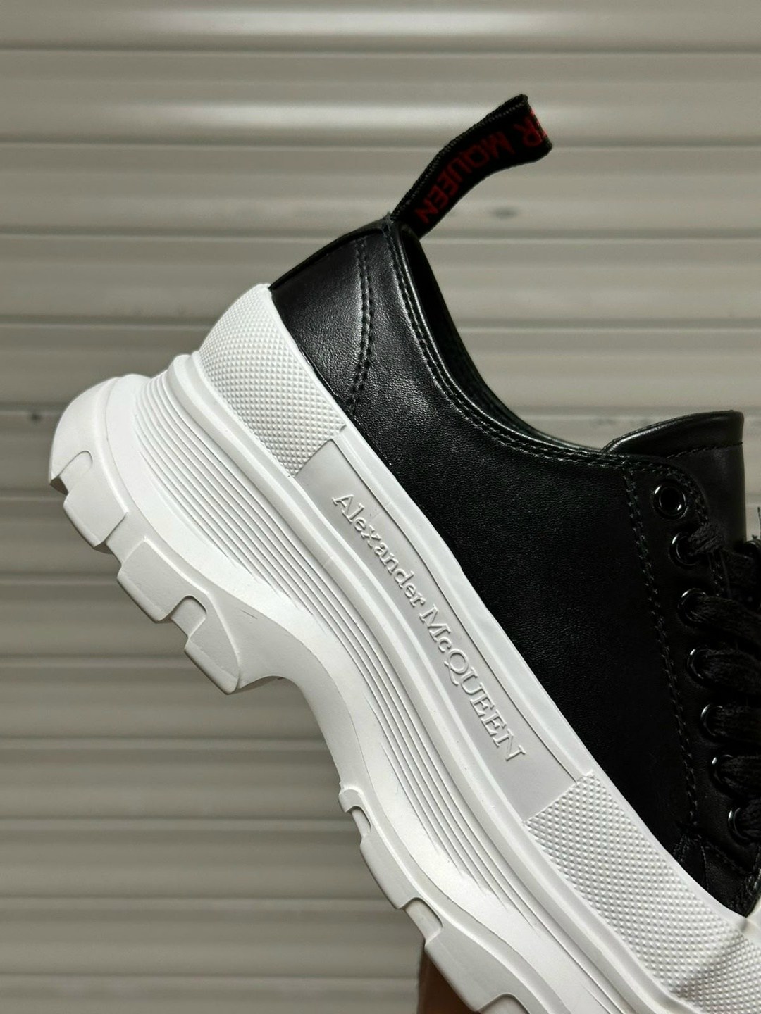 ,кроссовки alexander mcqueen,кроссовки alexander mcqueen lace-up sneaker,кроссовки женскиe,alexander mcqueen кроссовки женские