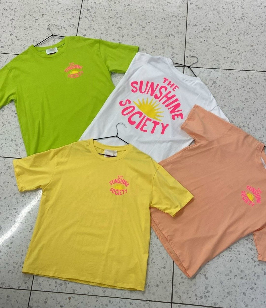 футболка,футболка желтая,футболки и майки,футболка с принтом,футболки с логотипами