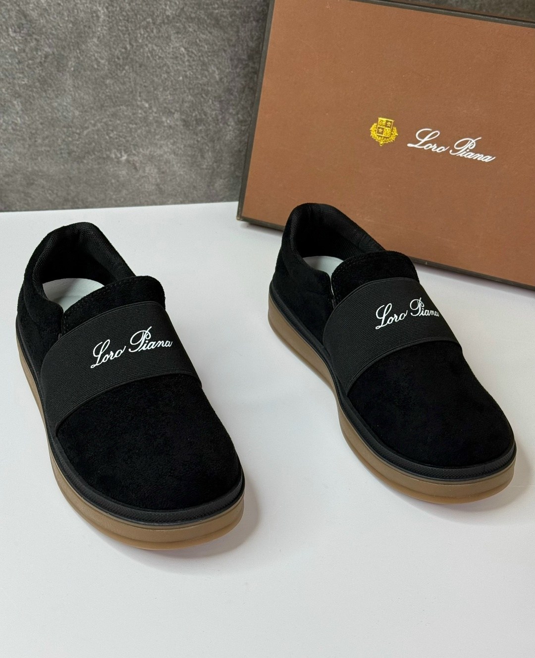 ,слипоны замшевые,слипоны из натуральной замши the row,zara мужские замшевые слипоны,лоферы женские замшевые