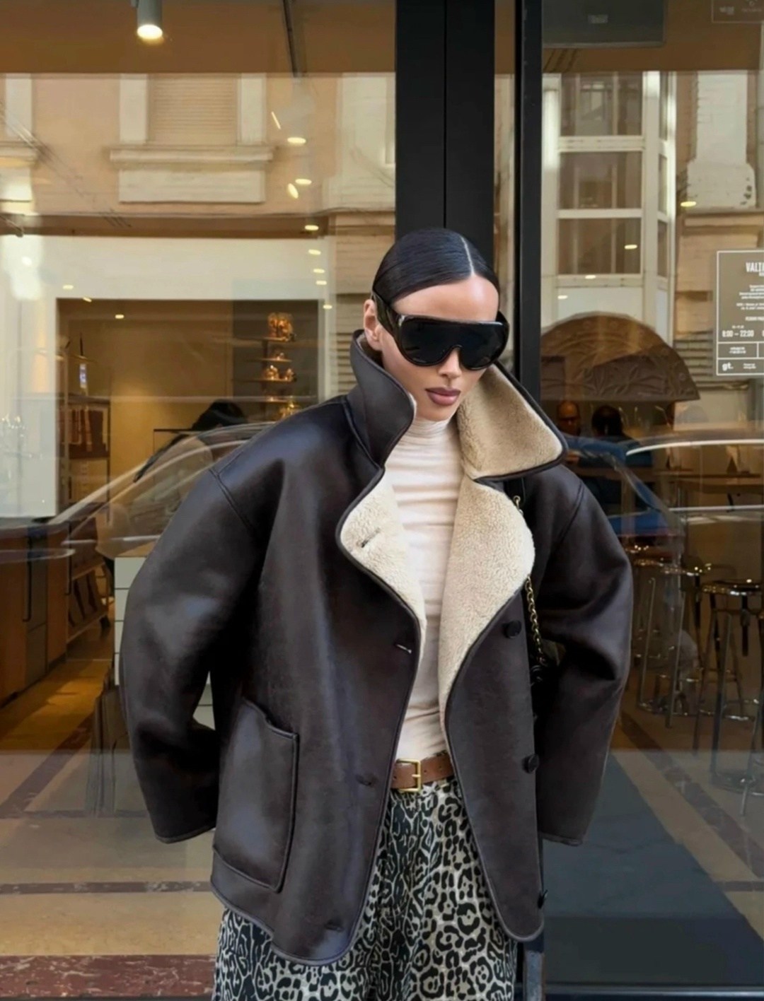 дубленка авиатор,дубленка,shearling jacket outfit,кожаная куртка,caroline daur в дублёнки