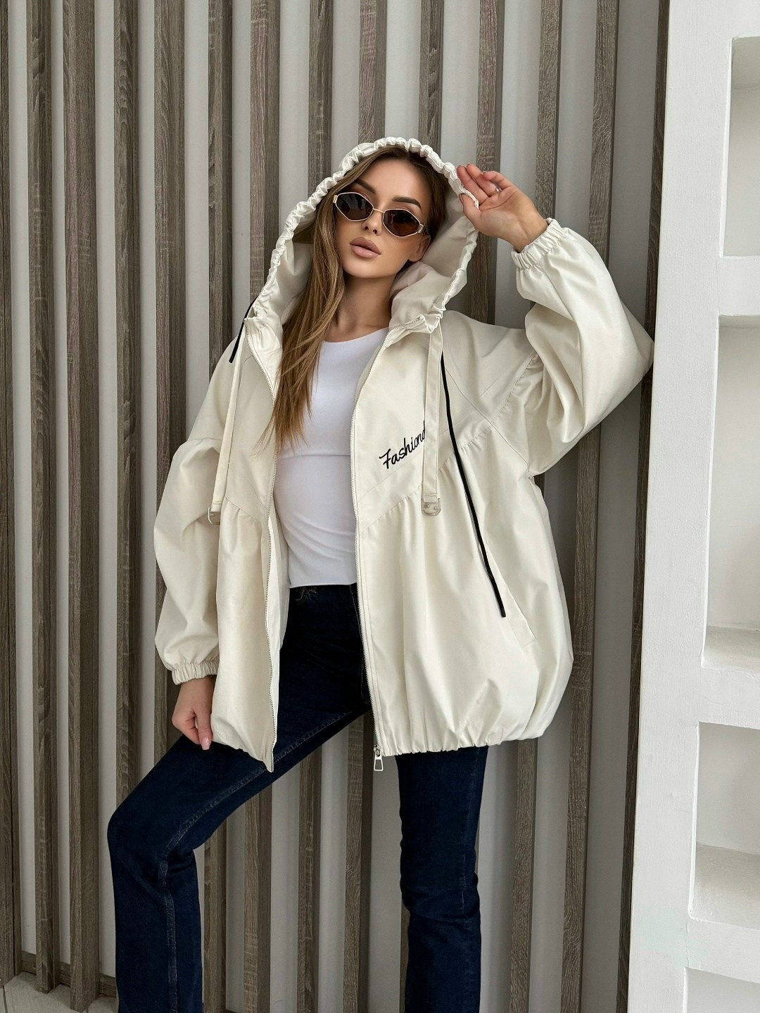 оверсайз куртка,стильная куртка,легкая куртка,женская ветровка,ветровка оверсайз с капюшоном