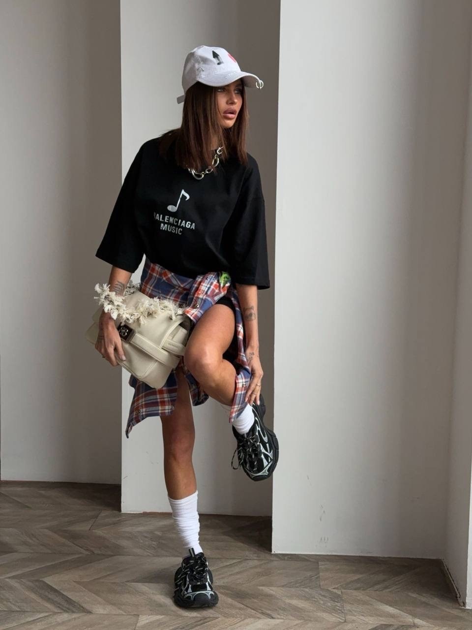 футболка balenciaga,женская футболка balenciaga,футболка баленсиага,футболка balenciaga баленсиага,balenciaga t shirt