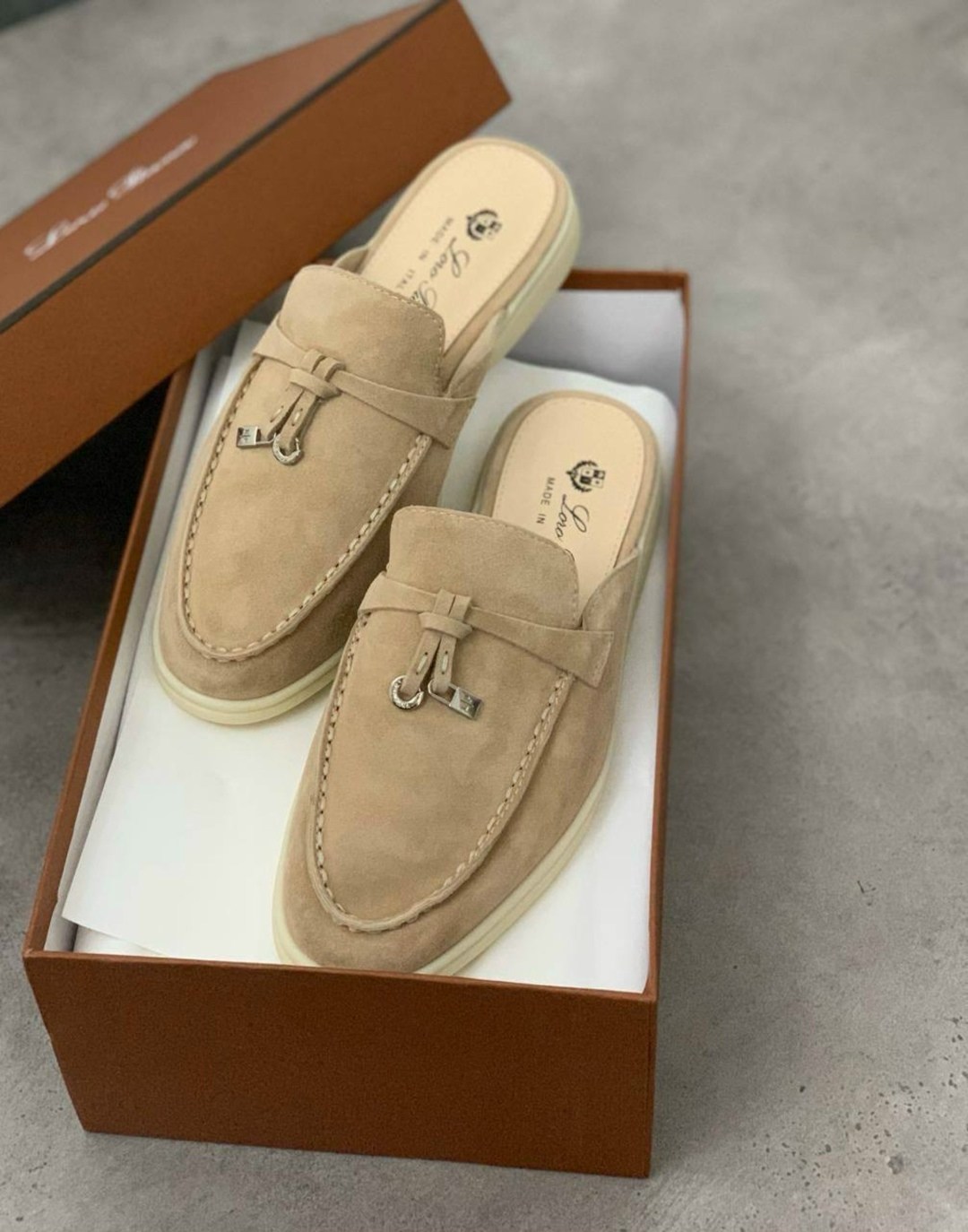 женские замшевые мюли loro piana бежевые,мюли loro piana,лоферы loro piana женские,лоферы loro piana,замшевые мюли