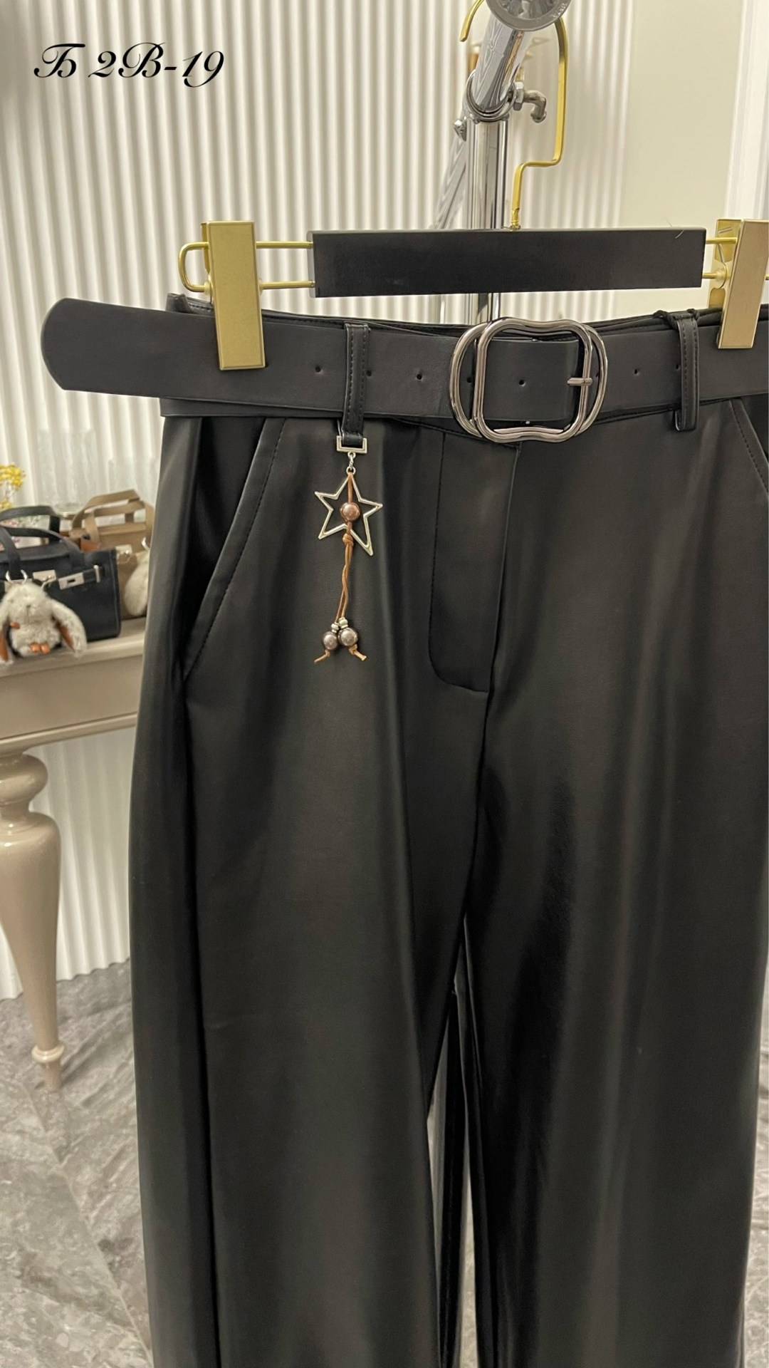 брюки из экокожи женские,женские кожаные брюки,кожаные штаны,брюки из экокожи,кожаные брюки с поясом