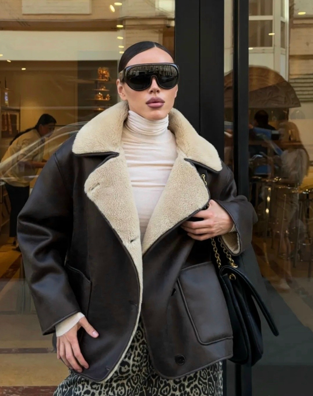 дубленка авиатор,дубленка,shearling jacket outfit,кожаная куртка,caroline daur в дублёнки