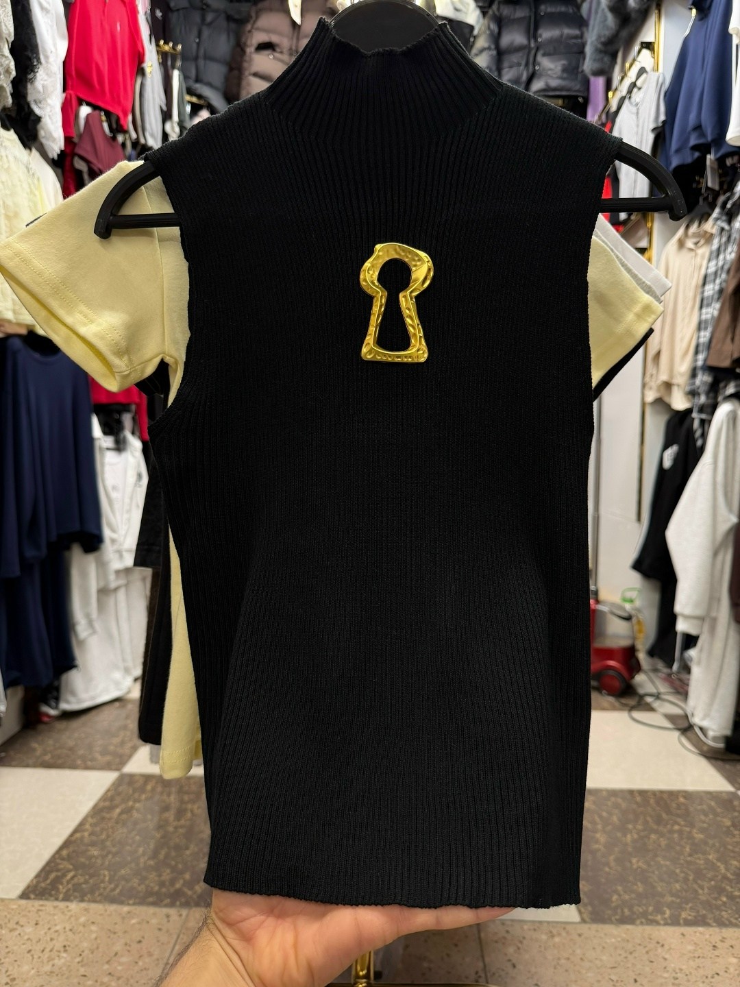 вязаные жилеты,трикотажный жилет,брендовые вещи,жилет женский,жилет