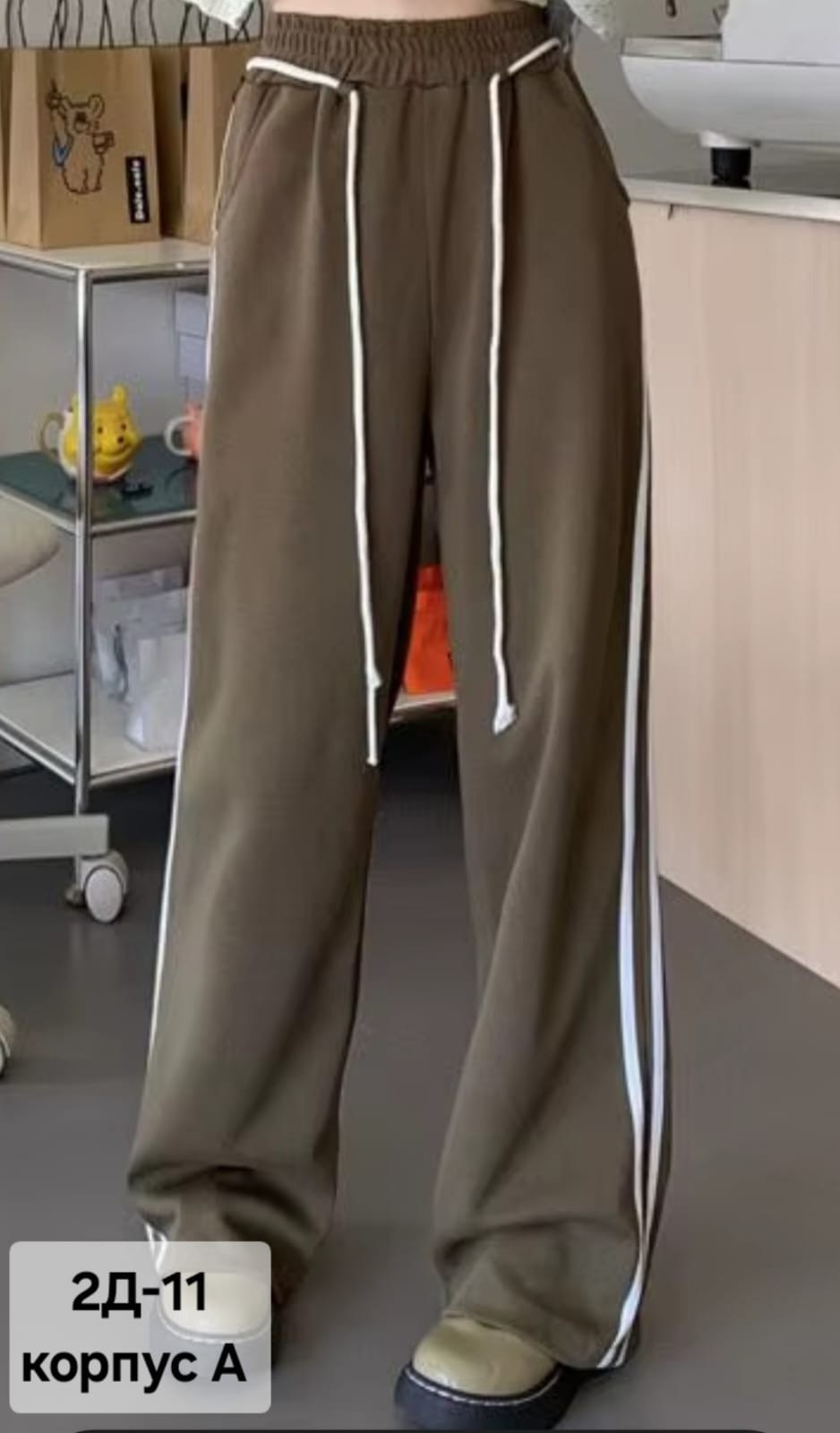 спортивные женские брюки с полосками по бокам,брюки с полоской по бокам женские,спортивные штаны с лампасами,брюки со вставками женские спортивные прямые шикарные свободные с высокой талией,штаны с по