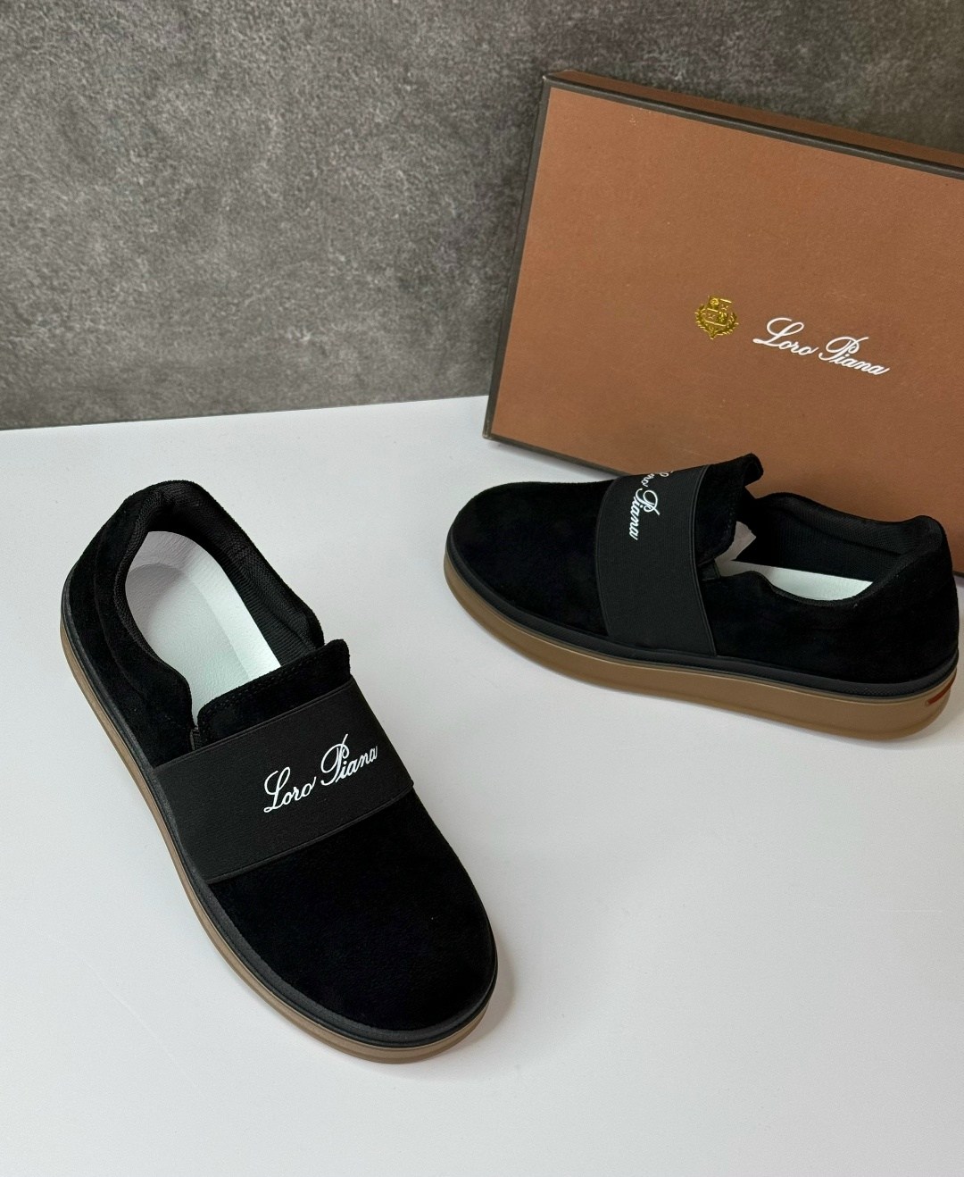 ,слипоны замшевые,слипоны из натуральной замши the row,zara мужские замшевые слипоны,лоферы женские замшевые