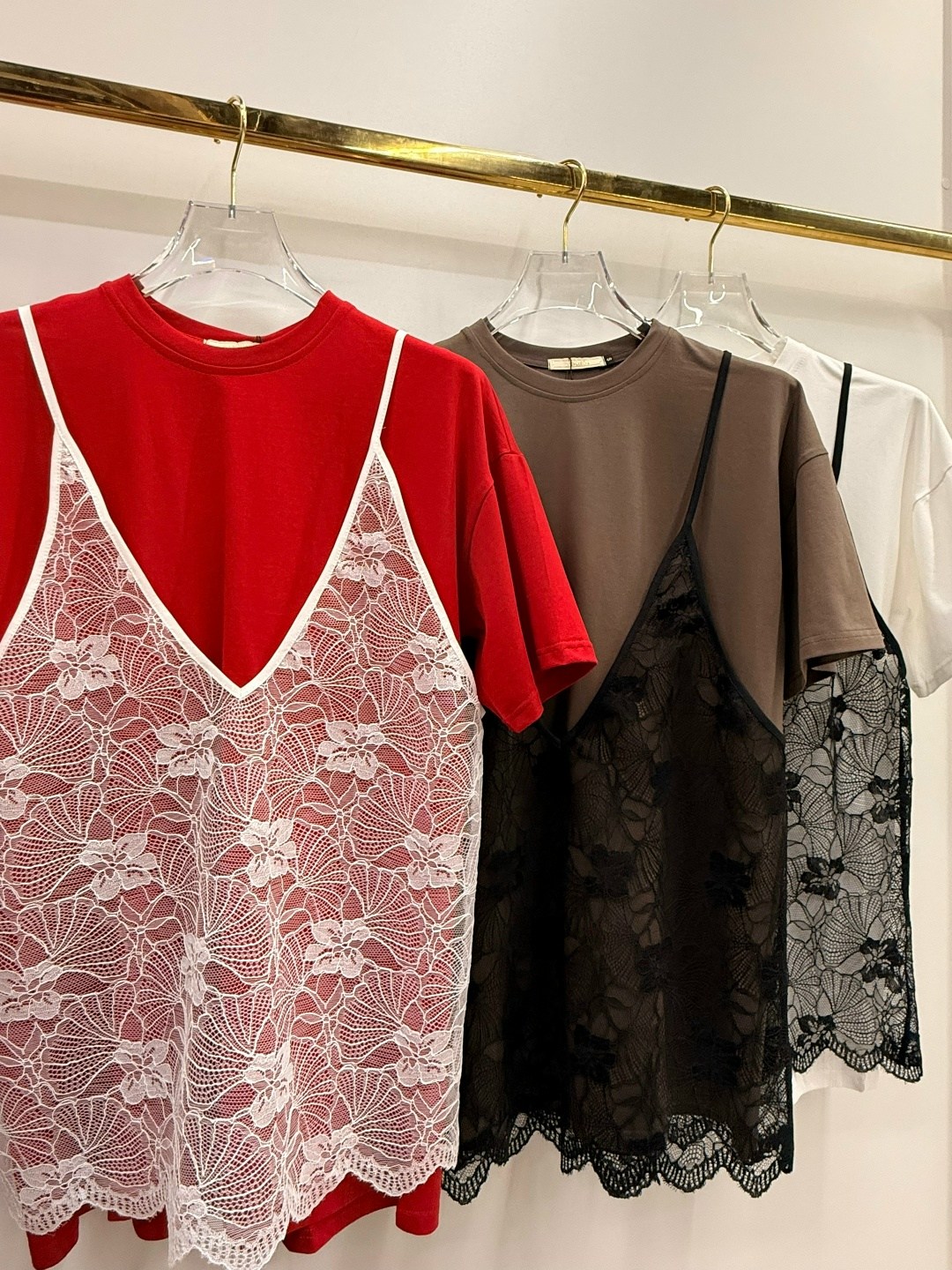 стильные наряды,бельевой стиль в одежде,платье в бельевом стиле,бельевой стиль,платье в бельевом стиле с рубашкой сверху