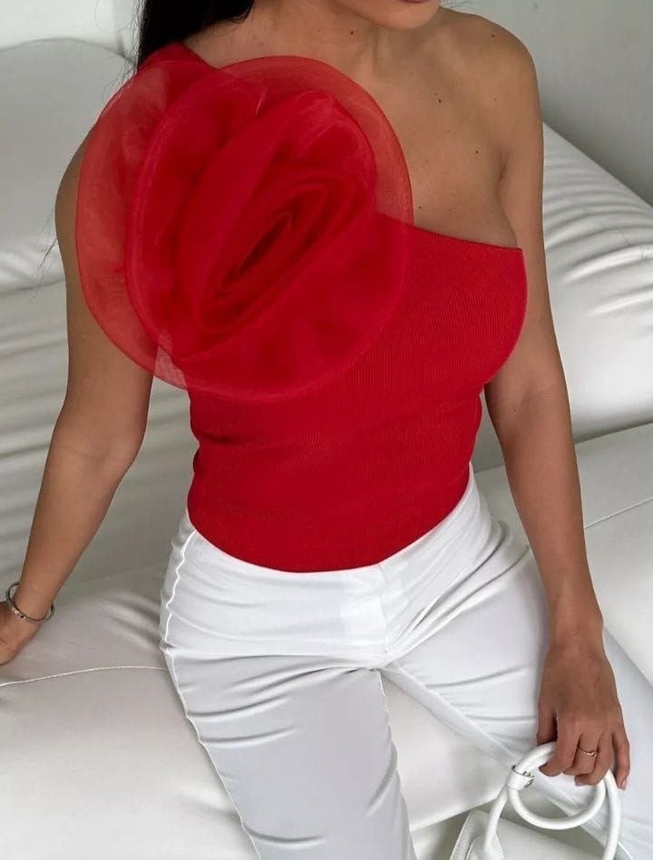 топ женский,шикарная одежда,объемные цветы,топ с цветами