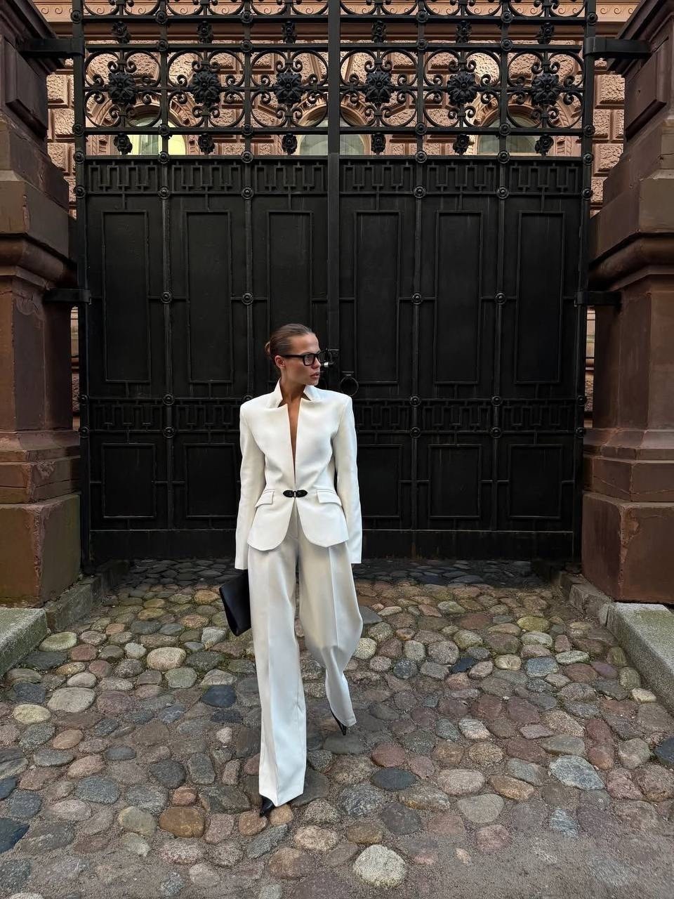 белый брючный костюм,женский брючный костюм,элегантные брюки,белый костюм,женский костюм