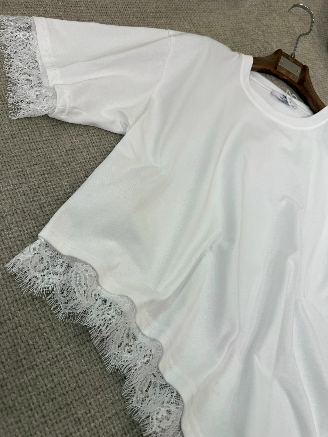 футболка с кружевами,футболки модные,футболка с оборками,футболка женская