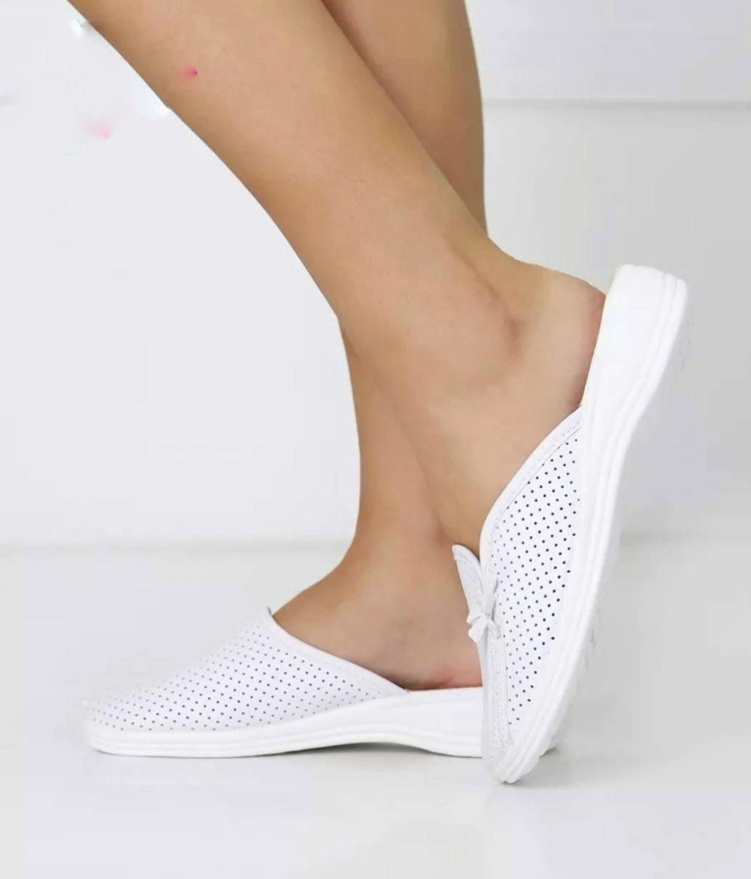 сабо с перфорацией,сабо медицинские женские,медицинские тапочки,тапочки белые,