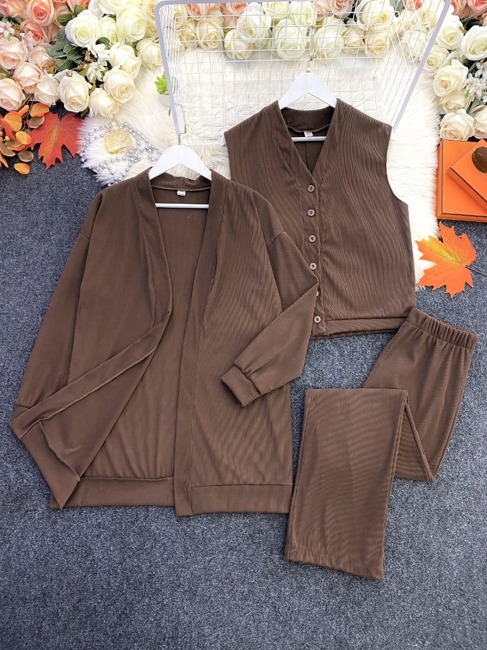 женский трикотажный костюм из двух предметов,трикотажные костюмы,костюм повседневный,костюм женский,костюм тройка женский