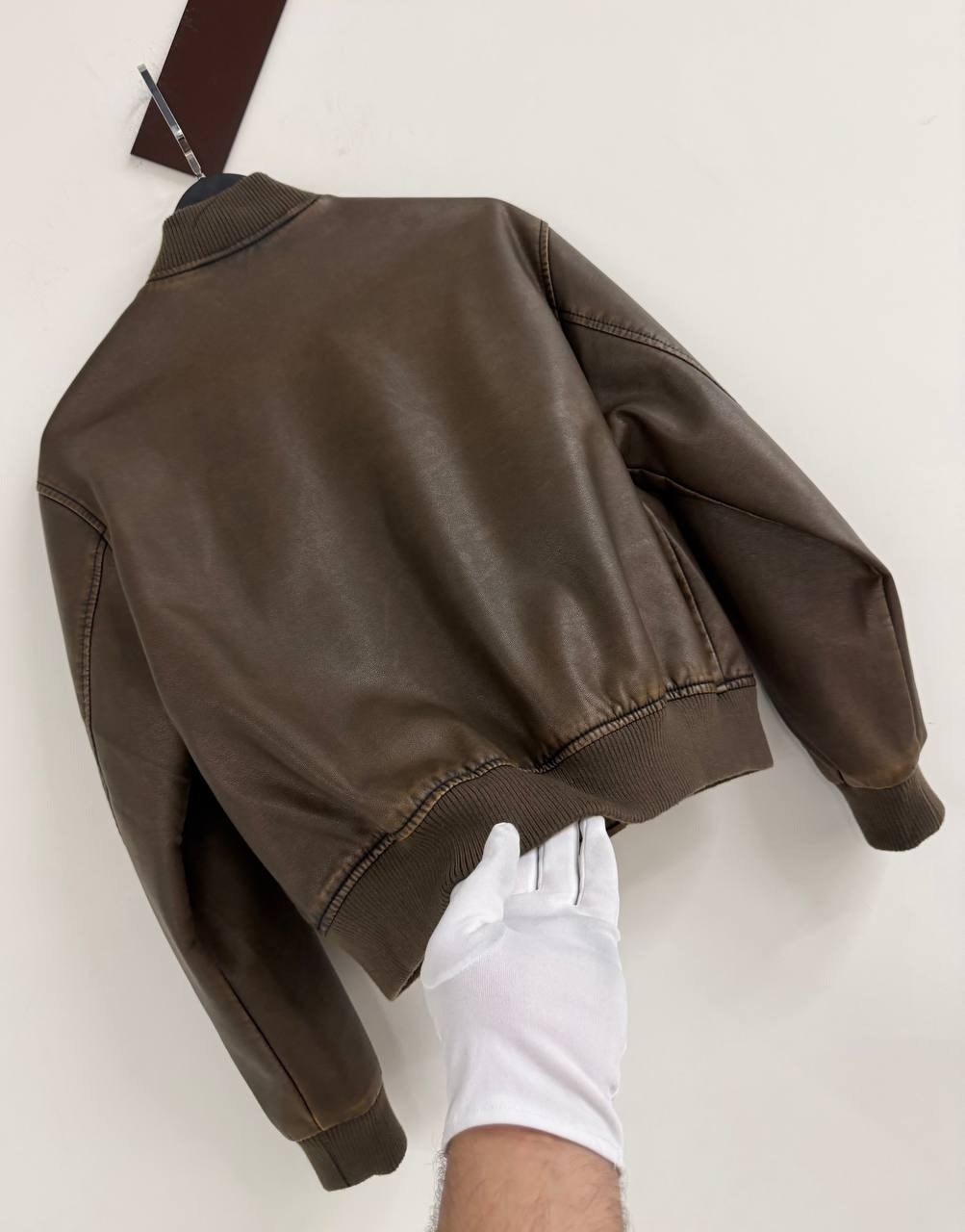 кожаная куртка,куртка бомбер,куртка кожаная бомбер,кожаный бомбер,короткая куртка из искусственной кожи