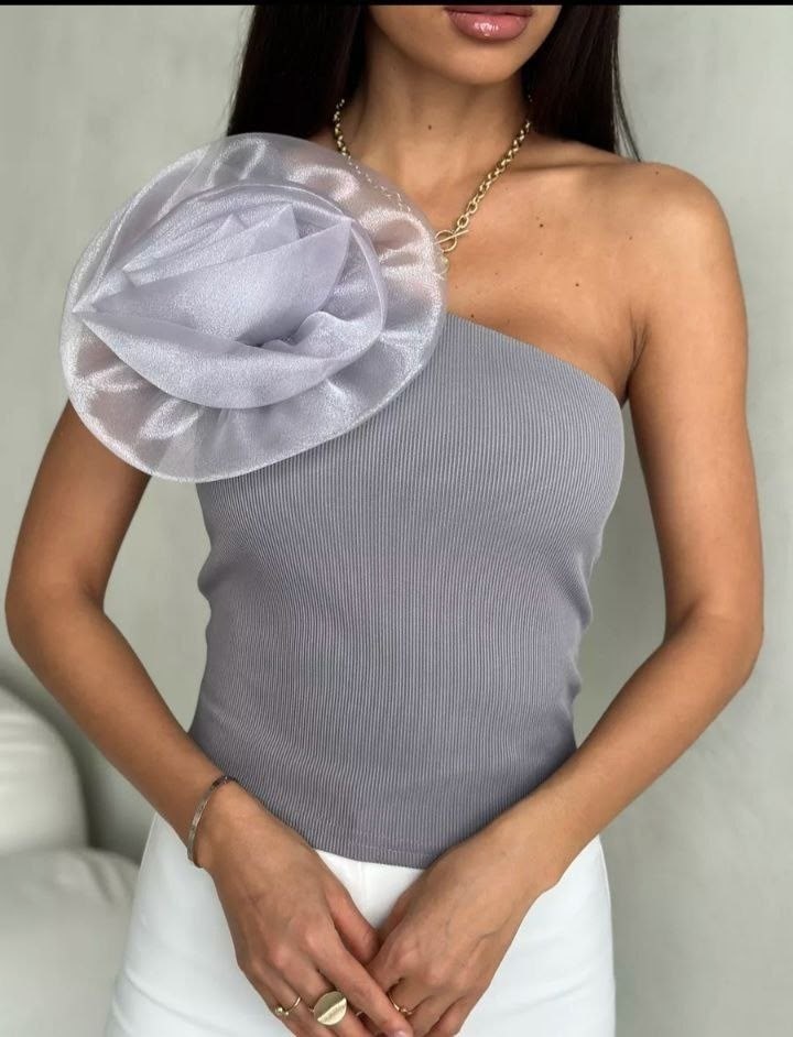 топ женский,шикарная одежда,объемные цветы,топ с цветами