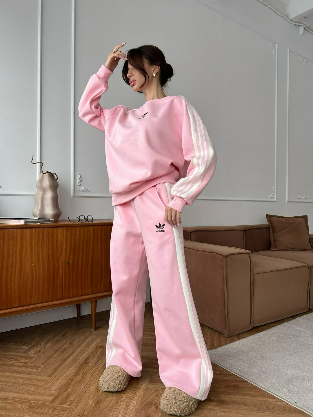 женский спортивный костюм,спортивный костюм,стильные спортивные костюмы,женский костюм,комплект одежды adidas sportswear