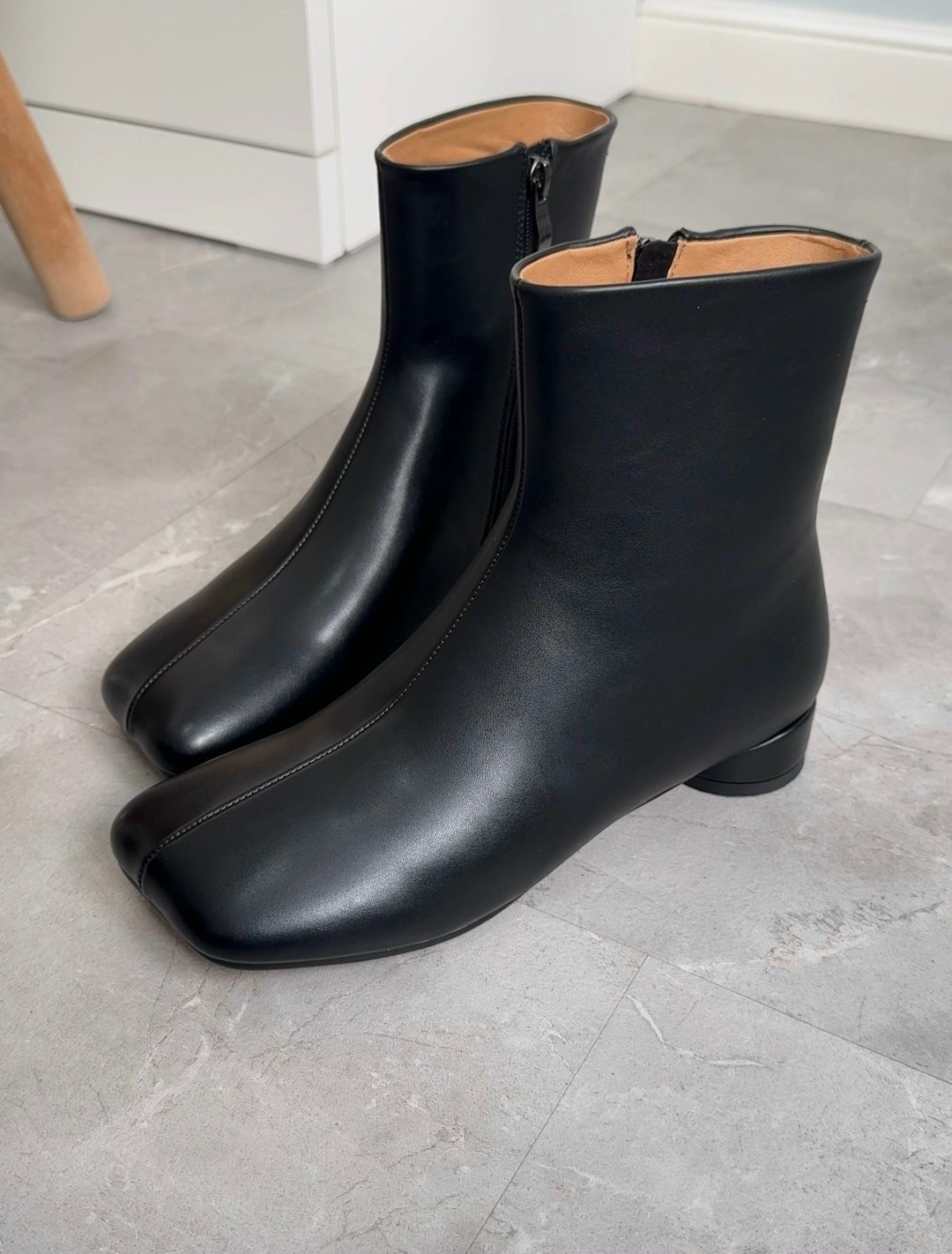 женские ботильоны,,ботильоны с квадратным носком,женские ботильоны из натуральной замши на низком квадратном каблуке,замшевые ботильоны