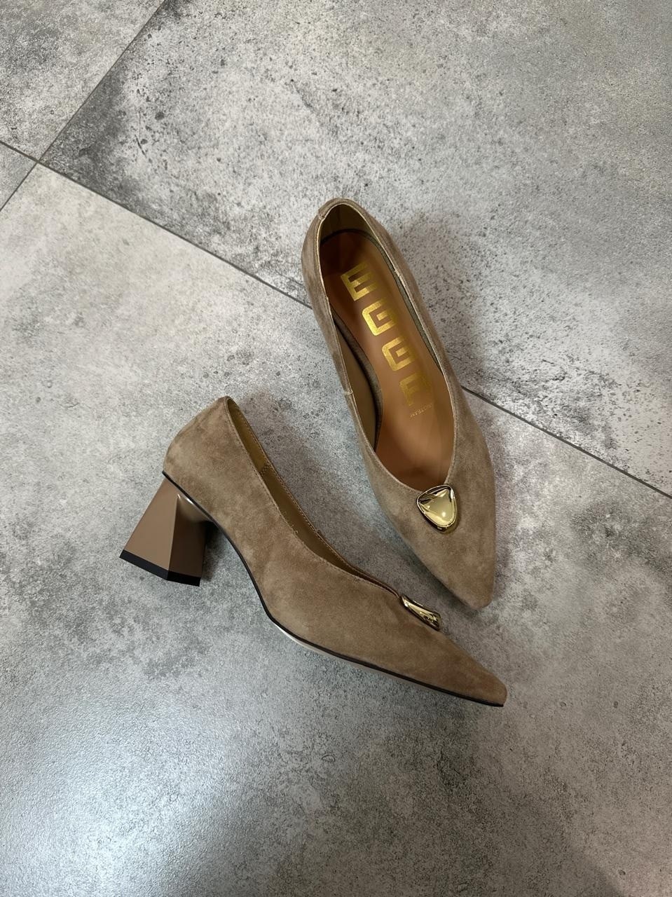 модные туфли на высоком каблуке miu miu,женские коричневые замшевые туфли miu miu,туфли miu miu,женские черные замшевые туфли miu miu,