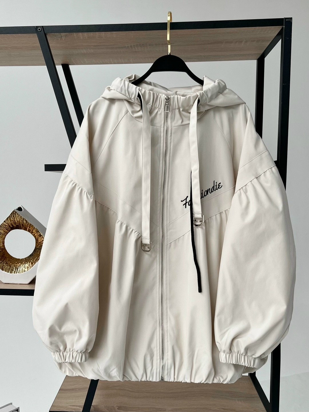 оверсайз куртка,стильная куртка,легкая куртка,женская ветровка,ветровка оверсайз с капюшоном