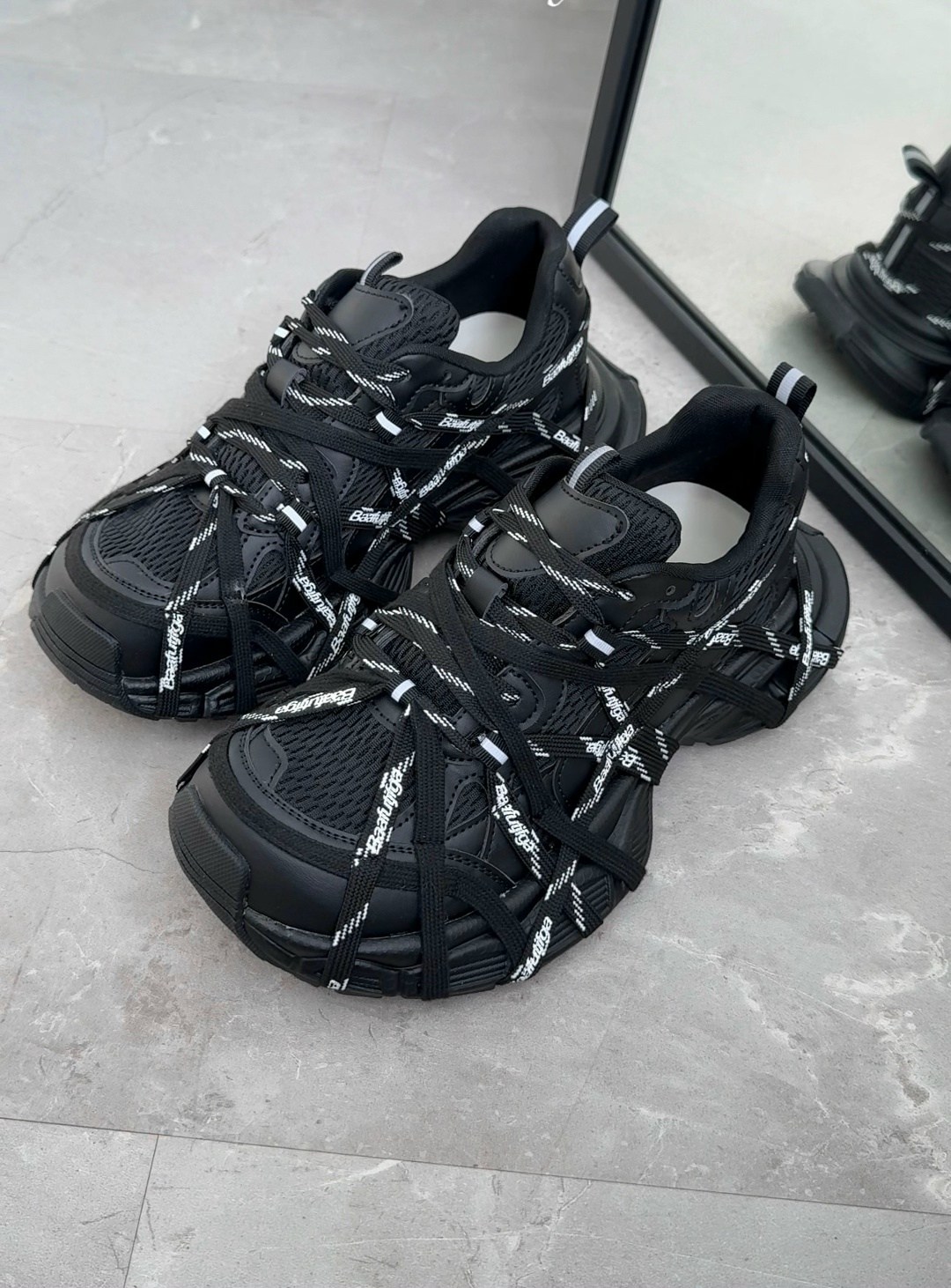 кроссовки 3xl extreme lace массивные на шнуровке balenciaga,balenciaga кроссовки женские,кроссовки balenciaga,баленсиага кроссовки черные track,кроссовки balenciaga 3 xl