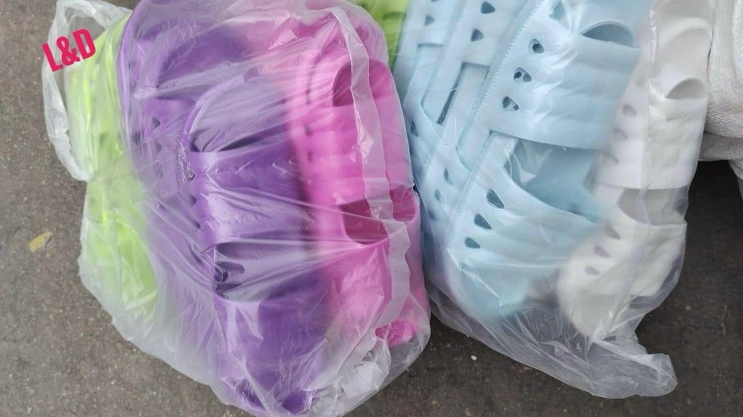 ,пластмассовые босоножки,пластиковые сандалии,пляжная , спортивная