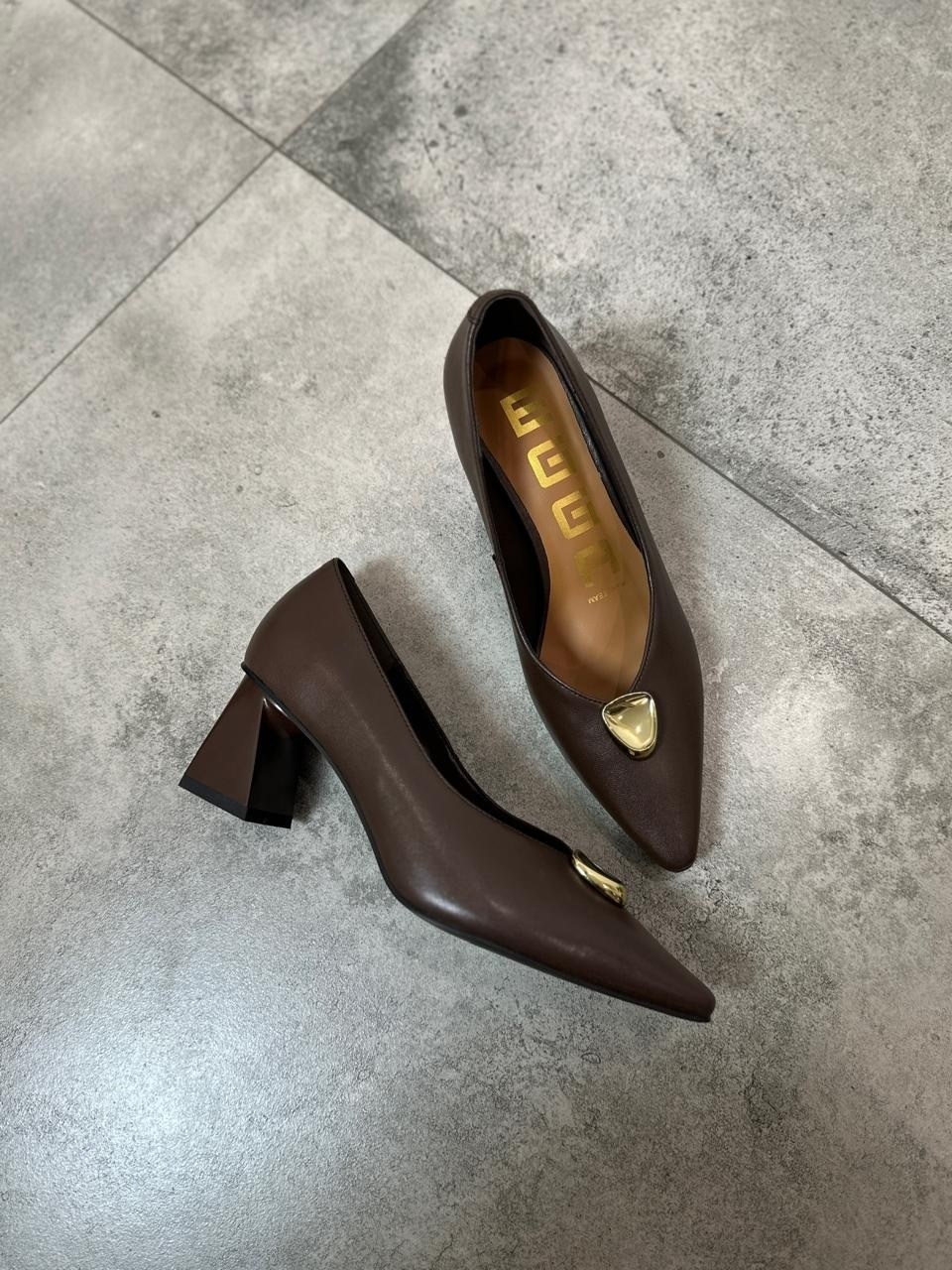 модные туфли на высоком каблуке miu miu,женские коричневые замшевые туфли miu miu,туфли miu miu,женские черные замшевые туфли miu miu,