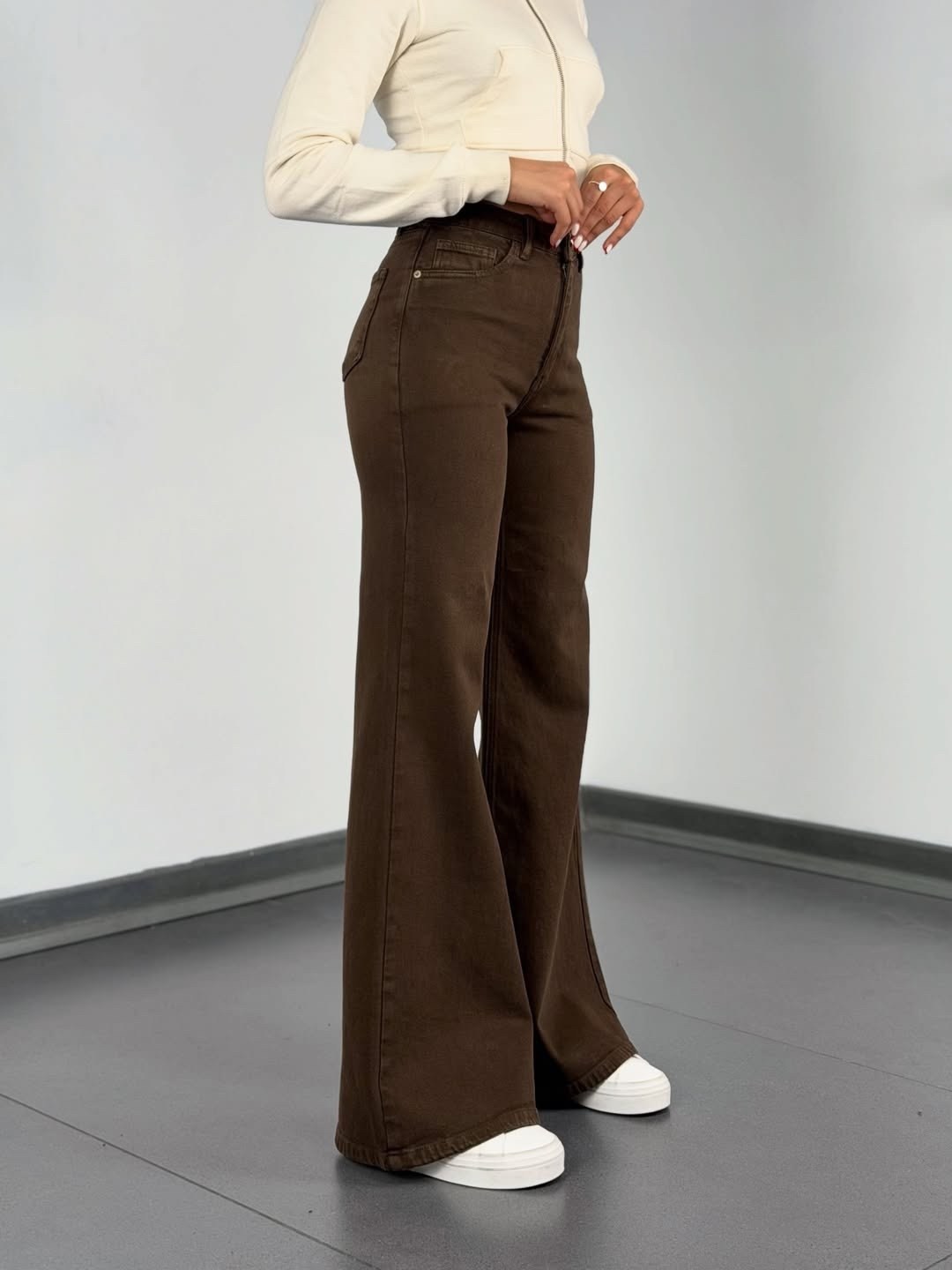 женские джинсы коричневые джинсовые расклешенные брюки,коричневые джинсы,коричневые джинсы женские,джинсы коричневого цвета,джинсы женские джинсовые коричневые универсальные