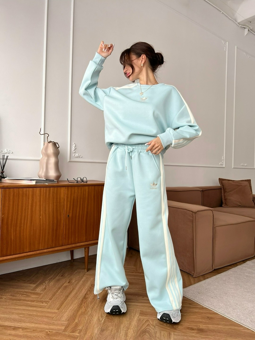 женский спортивный костюм,спортивный костюм,стильные спортивные костюмы,женский костюм,комплект одежды adidas sportswear