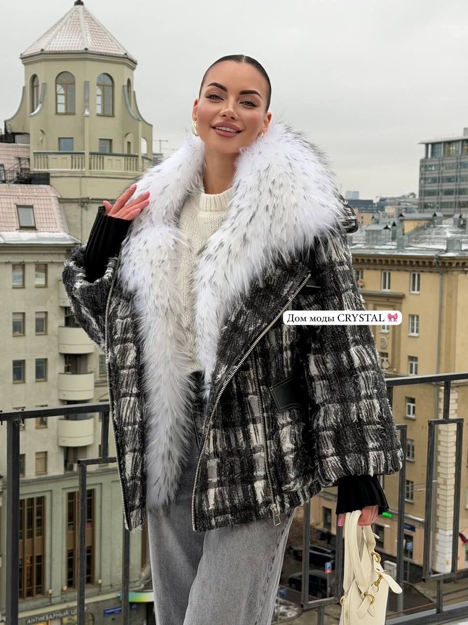 пуховики с мехом,модная женская куртка,джинсовая куртка с мехом песца yana kraft brand,пуховики с натуральным мехом,короткая куртка